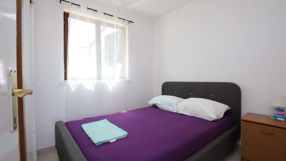 Slatine Apartment | Two bedroom apartment with terrace and sea view Slatine, Čiovo (A-16131-a)