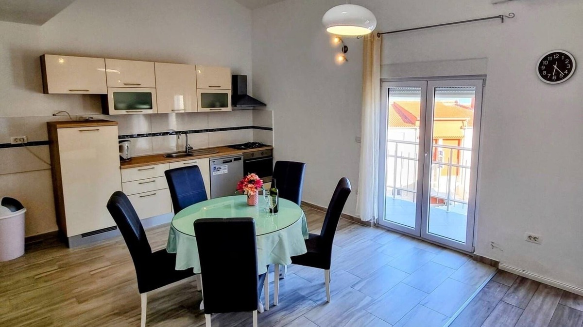 Stobrec Apartment | Two bedroom apartment with balcony and sea view Stobreč, Split (A-22838-a)
