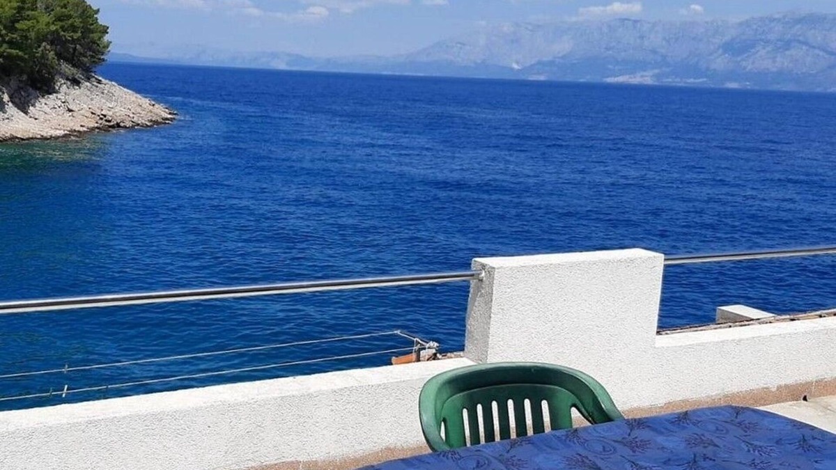 Bogomolje Apartment | Two bedroom apartment near beach Cove Bristova, Hvar (A-24165-a)