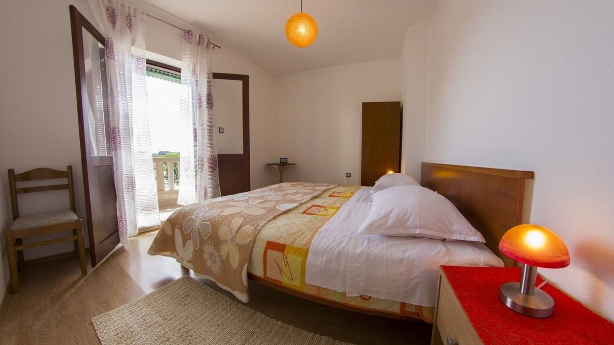 Sumartin Apartment | Two bedroom apartment with terrace and sea view Sumartin, Brač (A-2951-a)