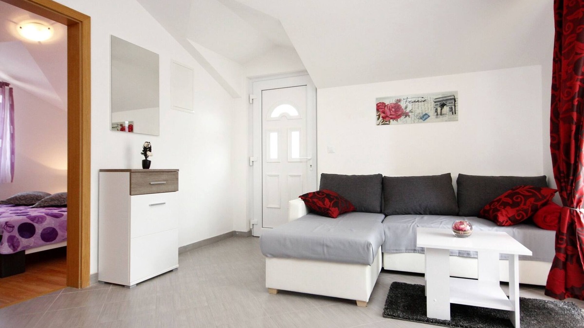 Vinisce Apartment | Two bedroom apartment with terrace Vinišće, Trogir (A-10008-a)