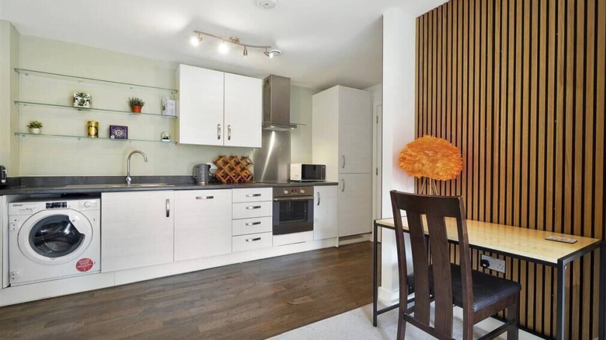 St. Mary's Park Apartment | Two bedroom apartment in the heart of Battersea