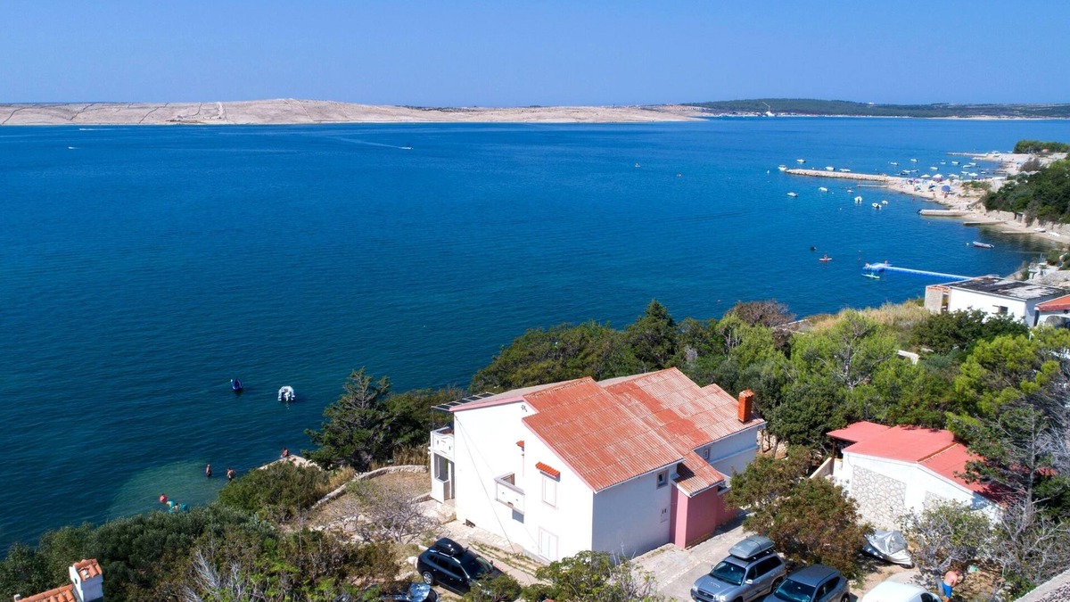 Vidalici Apartment | Two bedroom apartment near beach Vidalići, Pag (A-6519-c)