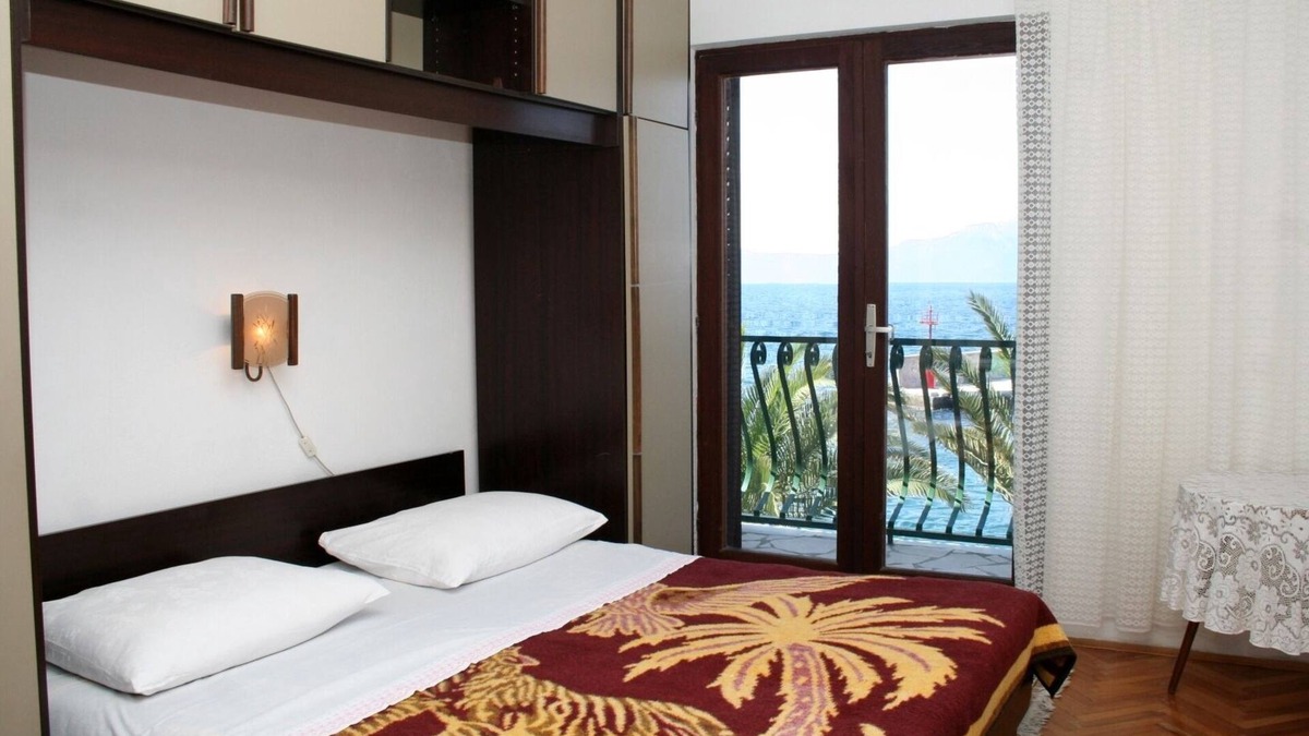 Sucuraj Apartment | Two bedroom apartment near beach Sućuraj, Hvar (A-136-b)