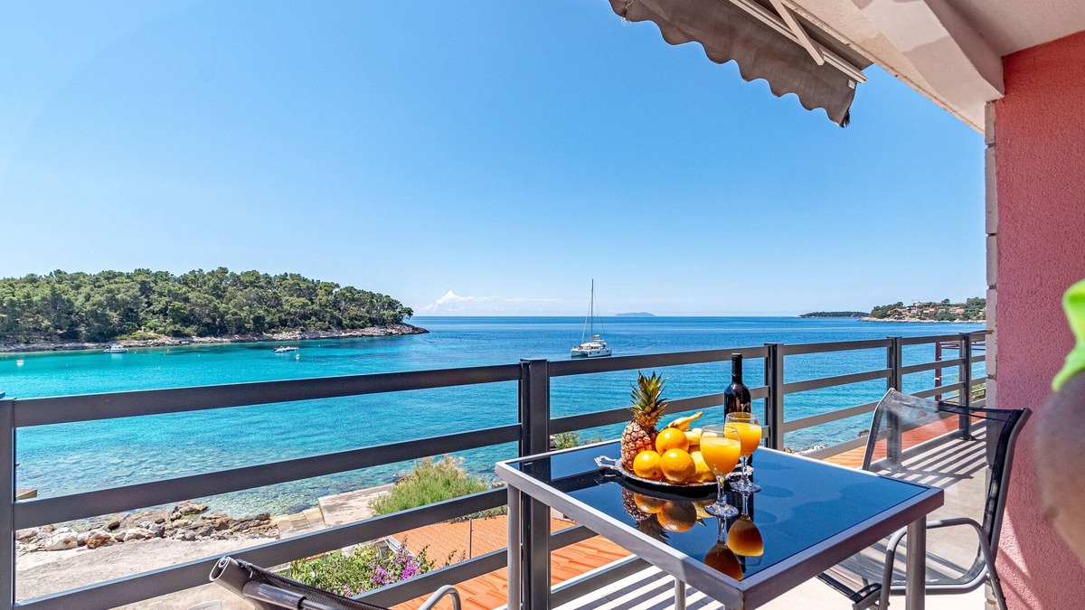 Prizba Apartment | Two bedroom apartment near beach Prižba, Korčula (A-175-a)