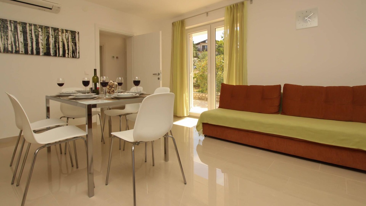 Silo Apartment | Two bedroom apartment near beach Šilo, Krk (A-18719-a)