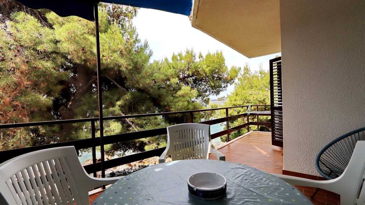 Prizba Apartment | Two bedroom apartment near beach Prižba, Korčula (A-4484-b)