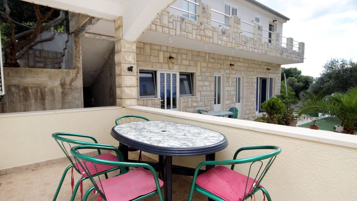 Gdinj Apartment | Two bedroom apartment near beach Cove Jedra, Hvar (A-2583-d)