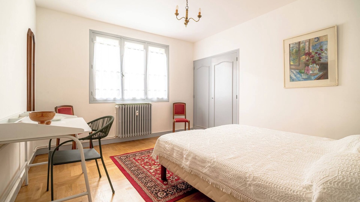 Limoges Apartment | Two-bedroom apartment with kitchen and living room