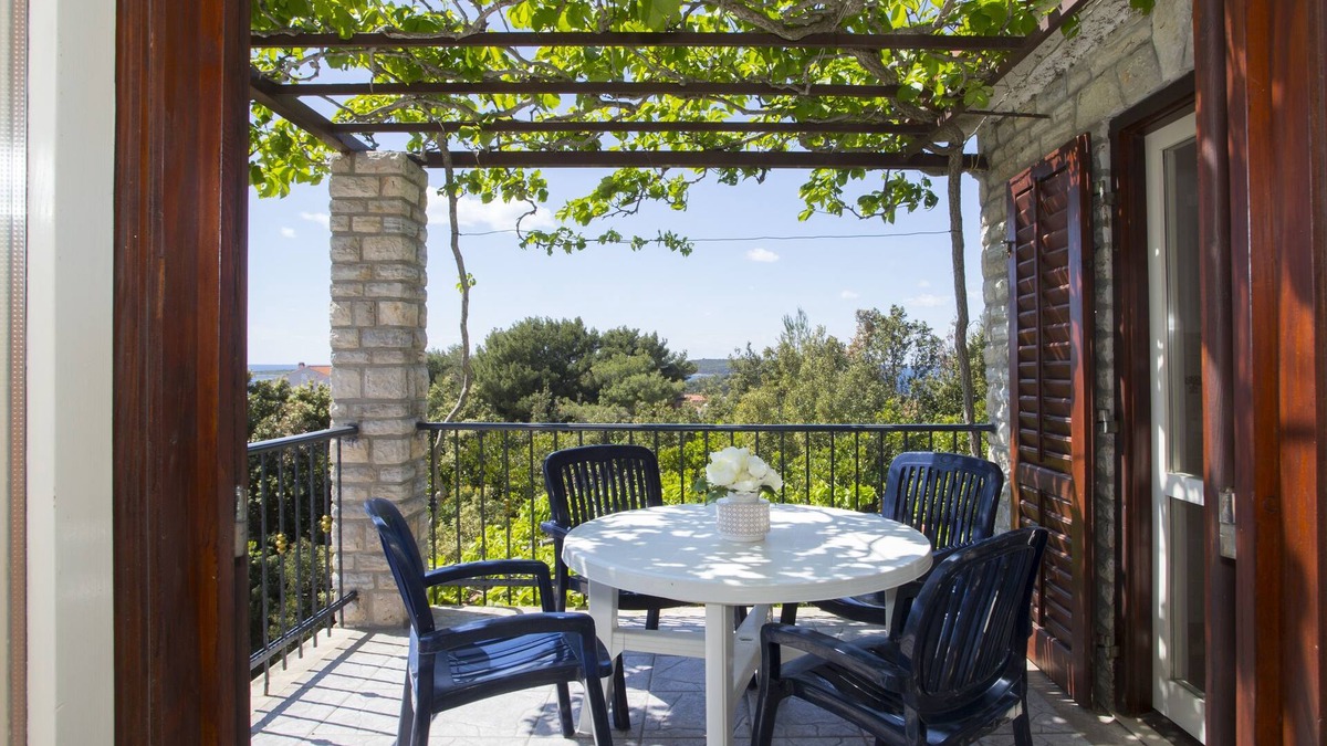 Maslinica Apartment | Two bedroom apartment with balcony and sea view Maslinica, Šolta (A-13135-b)