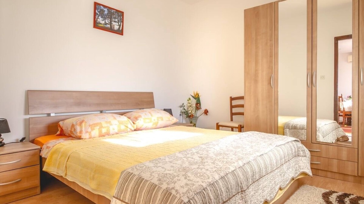 Njivice Apartment | Two bedroom apartment with terrace and sea view Njivice, Krk (A-5362-b)