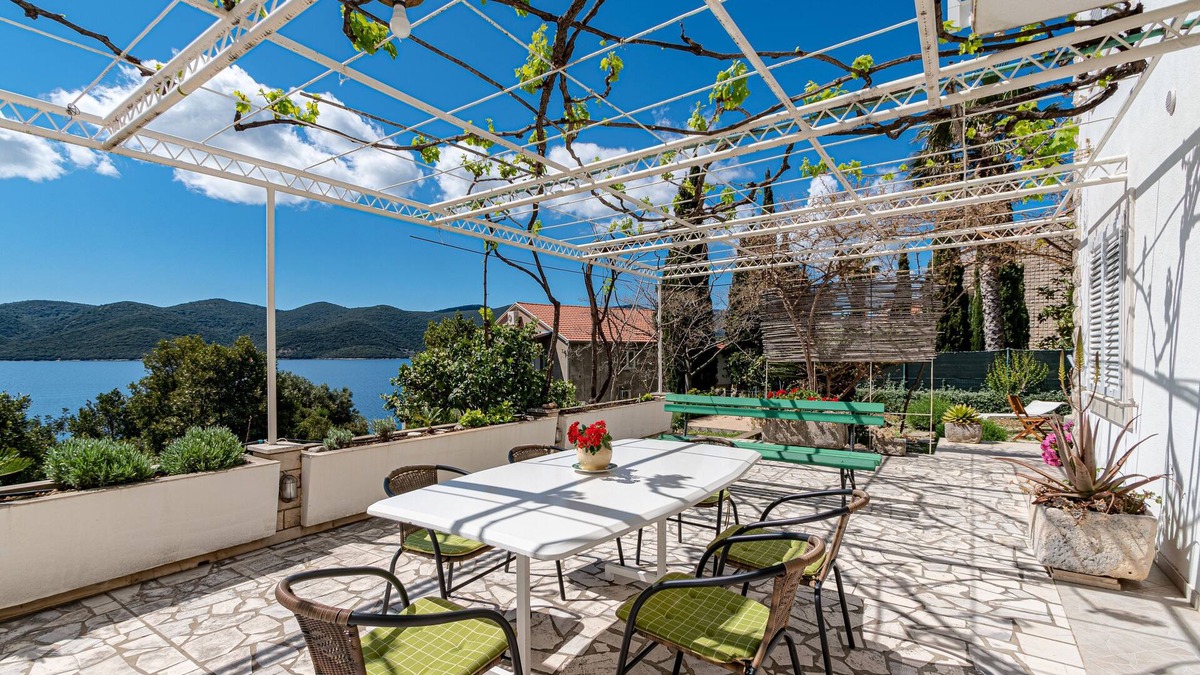 Viganj Apartment | Two bedroom apartment with terrace and sea view Viganj, Pelješac (A-19391-a)