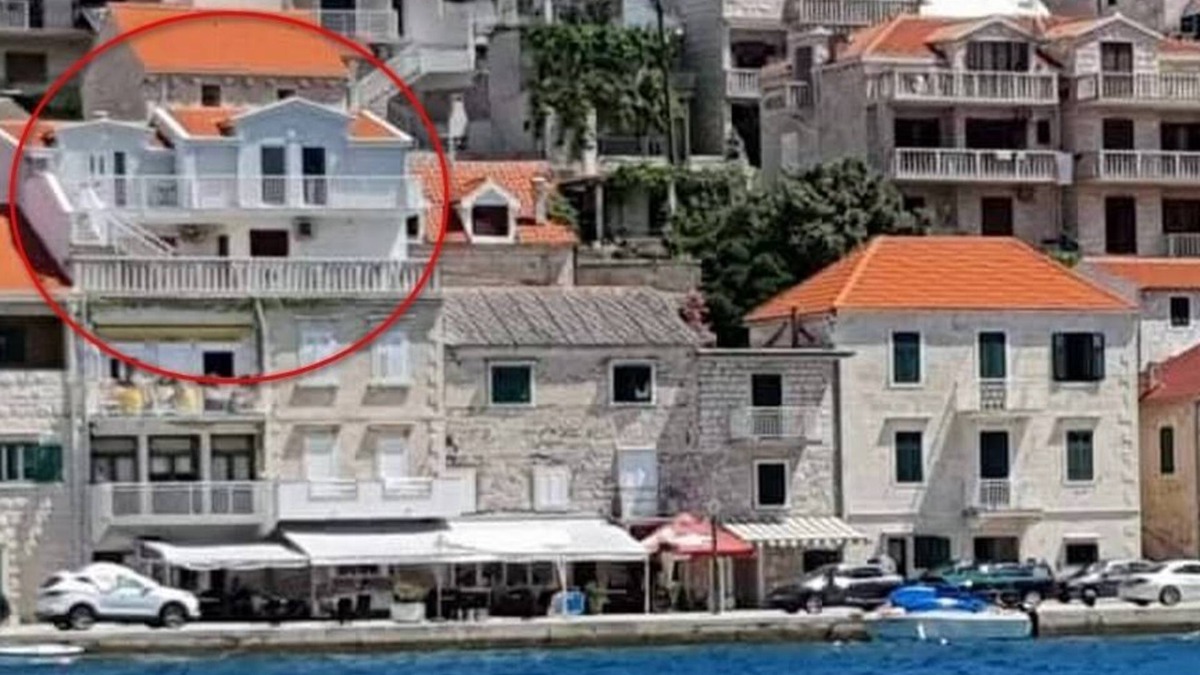 Povlja Apartment | Two bedroom apartment with balcony and sea view Povlja, Brač (A-21810-a)