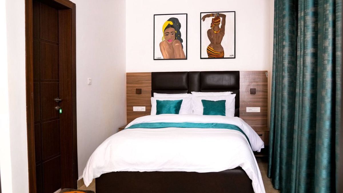 Douala Apartment | Two-bedroom apartment with King-Size bed, luxury residence. Borélie Guest House
