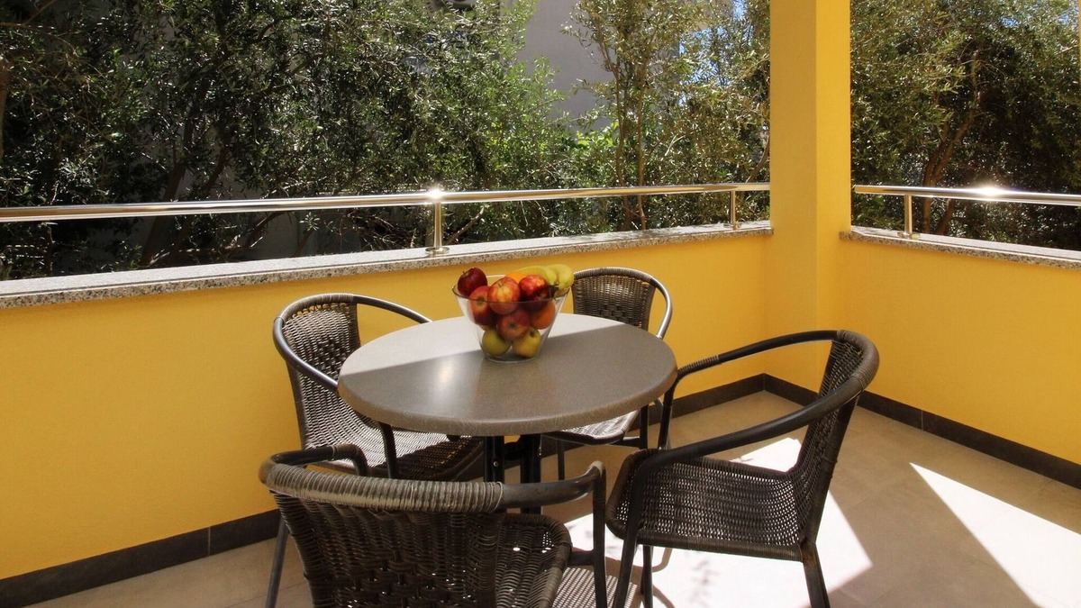 Baska Apartment | Two bedroom apartment with terrace Baška, Krk (A-18716-a)