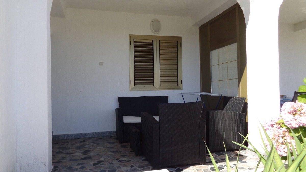Rab Town Apartment | Two bedroom apartment with terrace and sea view Lopar, Rab (A-17103-a)