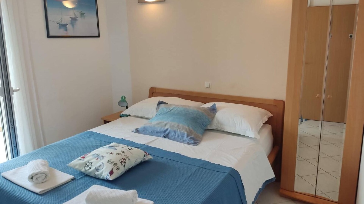 Pisak Apartment | Two bedroom apartment with terrace and sea view Pisak, Omiš (A-4815-b)