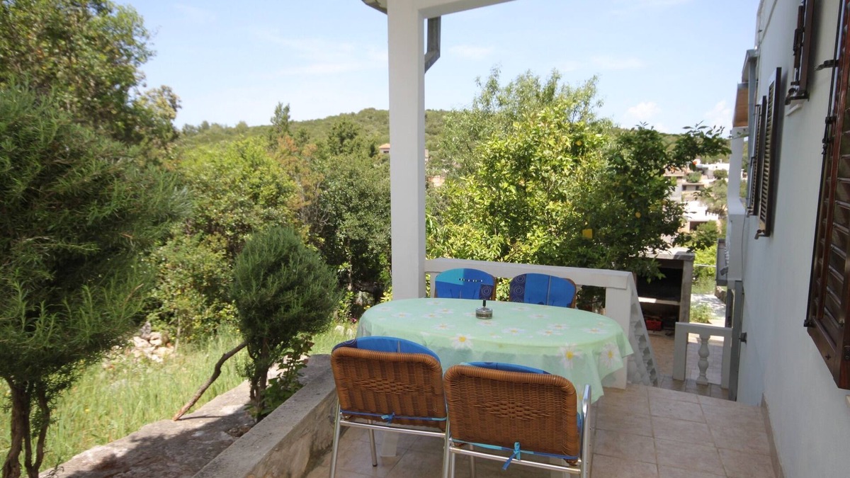 Pokrivenik Apartment | Two bedroom apartment with terrace Cove Zarace (Gdinj), Hvar (A-4597-b)