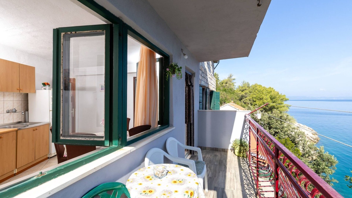 Gdinj Apartment | Two bedroom apartment with balcony and sea view Cove Pobij, Hvar (A-7506-b)