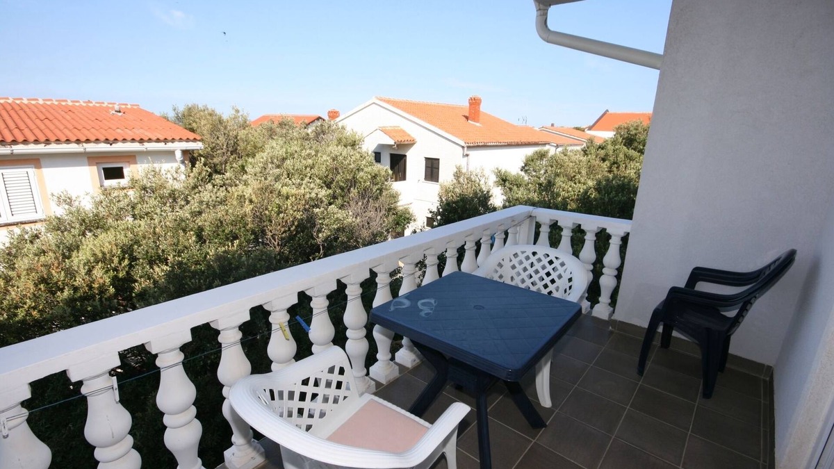 Mandre Apartment | Two bedroom apartment with terrace Mandre, Pag (A-6405-a)