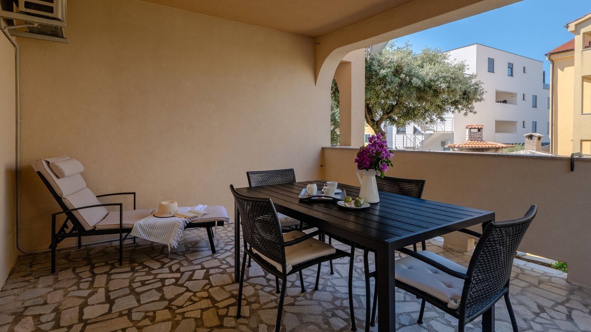 Mandre Apartment | Two bedroom apartment with terrace Mandre, Pag (A-6516-a)