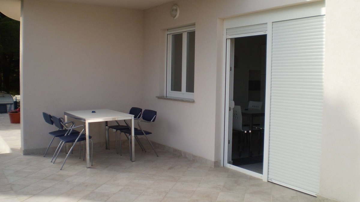 Banjol Apartment | Two bedroom apartment with terrace Banjol, Rab (A-12838-b)