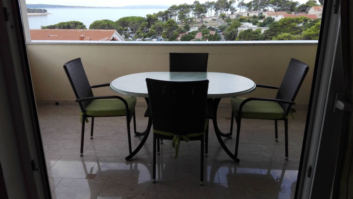 Banjol Apartment | Two bedroom apartment with terrace and sea view Banjol, Rab (A-14134-a)