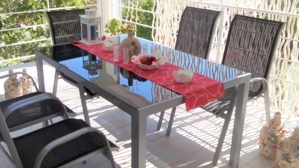 Milna Apartment | Two bedroom apartment with terrace Milna, Vis (A-21183-b)