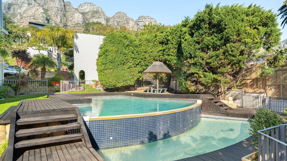 Camps Bay Apartment | Two Bedroom Apartment | Pool | Netflix | Sea Views