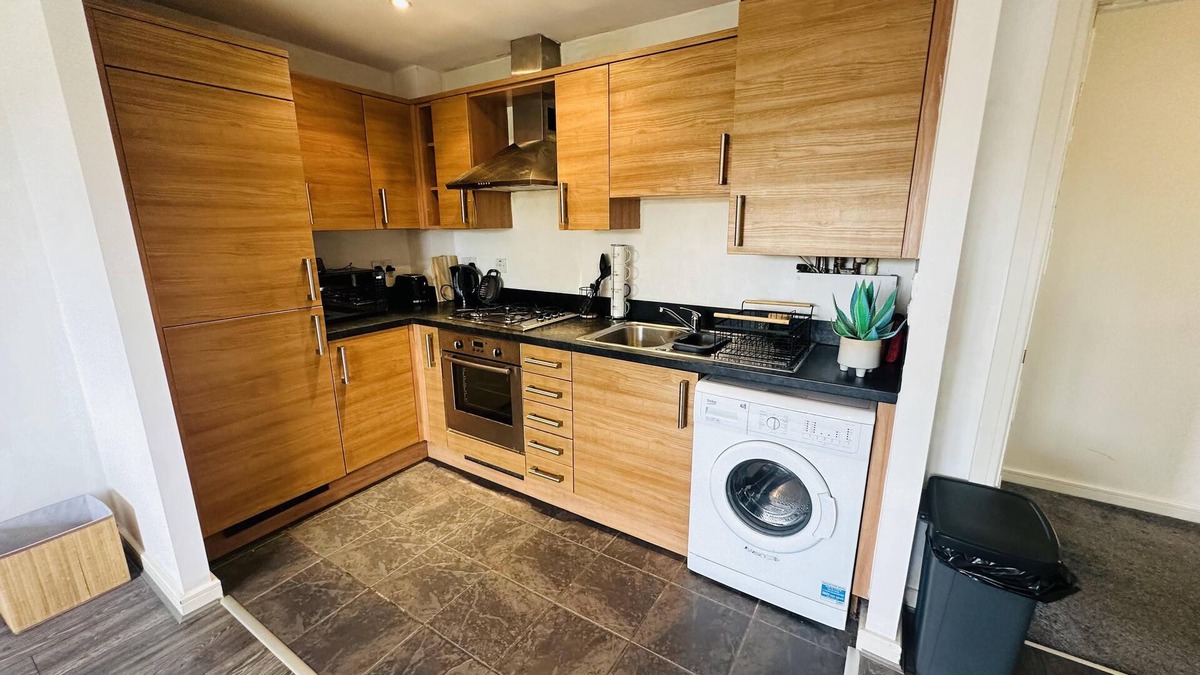 Heathrow Villages Apartment | Two bedroom Chic Apart,Heathrow with WiFi & Sky tv
