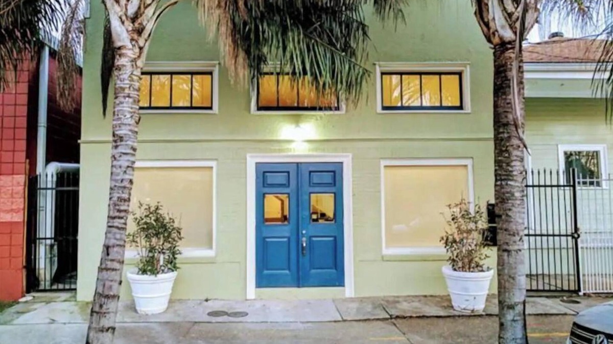 Faubourg Lafayette House | Two bedroom Comfort Near Everything!