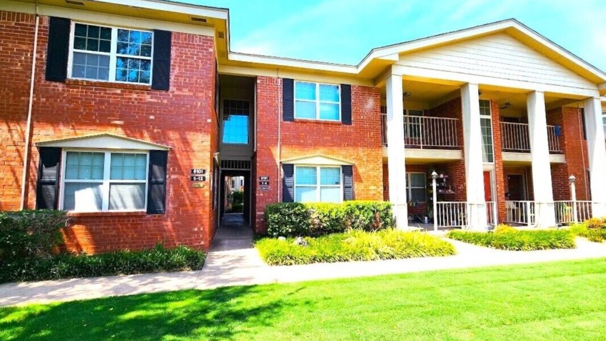 Central Oklahoma City Condo | Two Bedroom Condo - Near Integris Hospital - Queen Bed & King Bednn