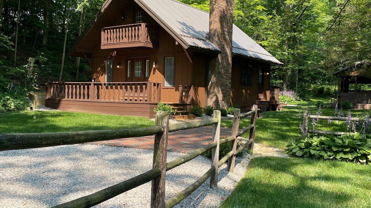 Amanda Cottage | Two bedroom Cottage in a peaceful setting - Reasonable distance to Hocking Hills