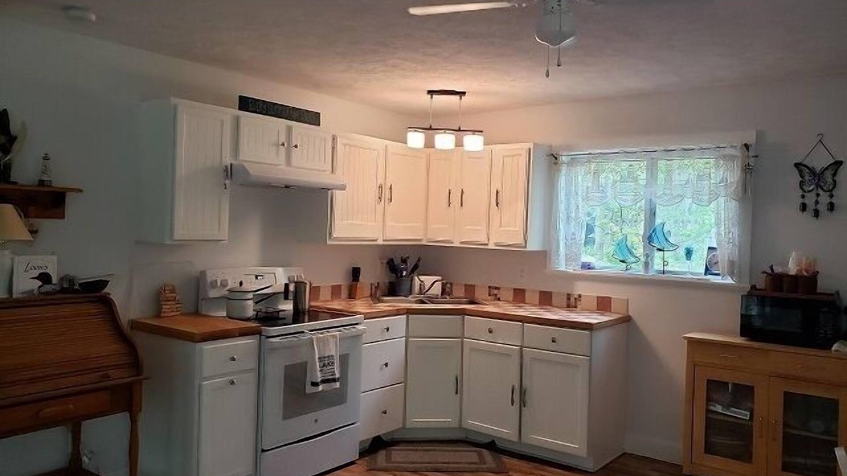 Ludington Cottage | Two bedroom cottage near Hamlin Lake!