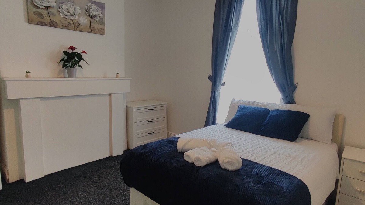 Sunderland Apartment | Two Bedroom Cozy Fully Apartment.