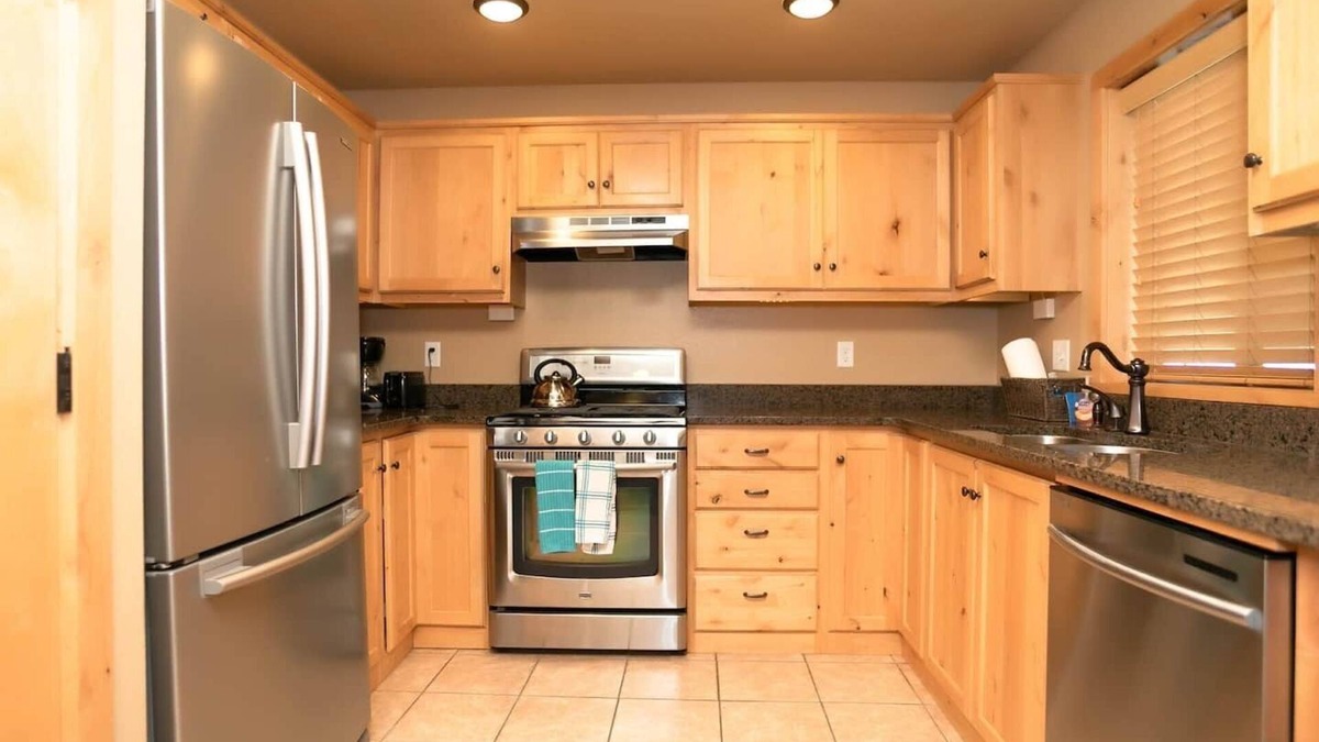 Rexburg Apartment | Two Bedroom Double King Suite-Free Breakfast/dinn