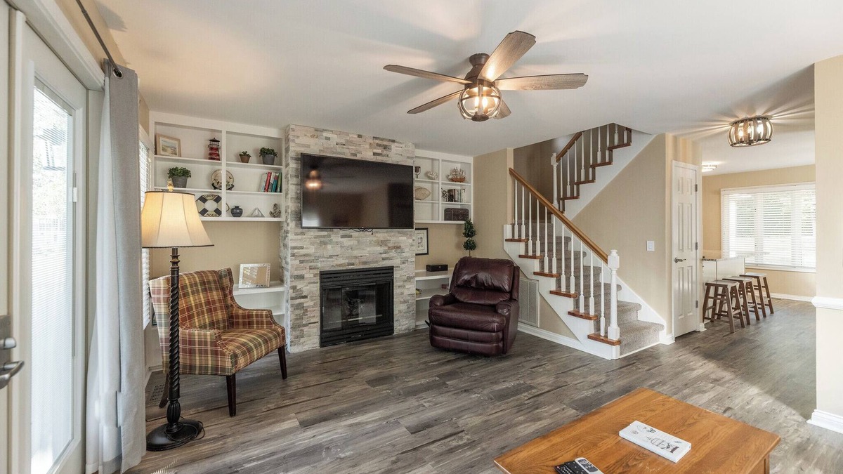 Grand Rivers Condo | Two Bedroom Harbor View Condo