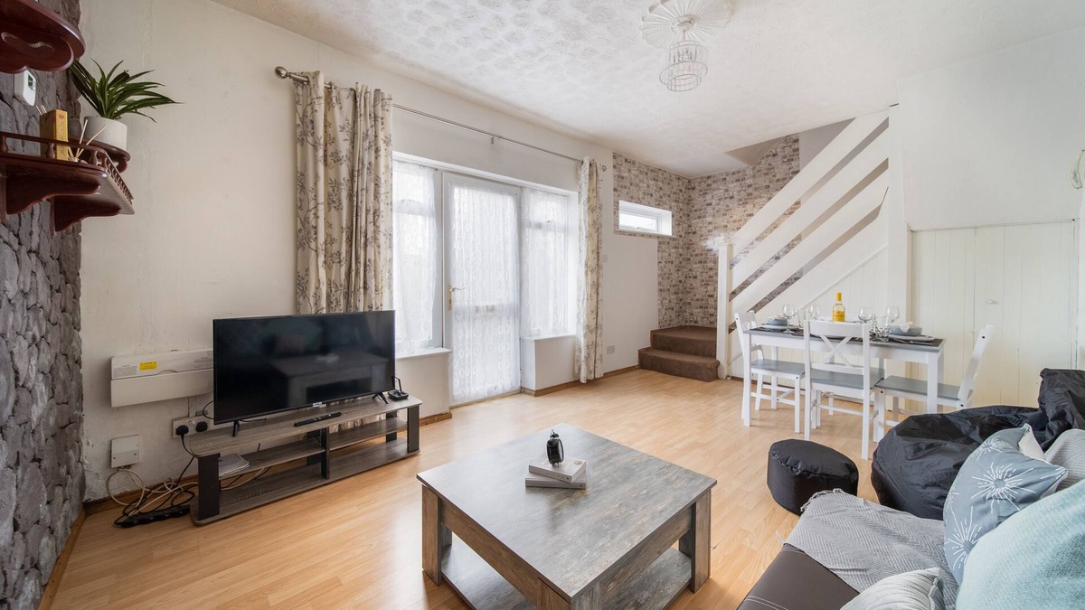 Luton House | Two Bedroom House in Luton