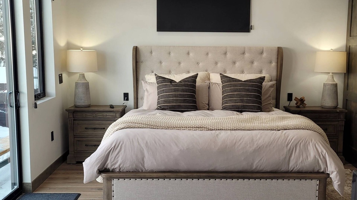 Silverthorne House | Two bedroom Luxury private suite, with your own hot tub.