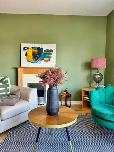 North West Apartment | Two bedroom maisonette in the heart of the West End