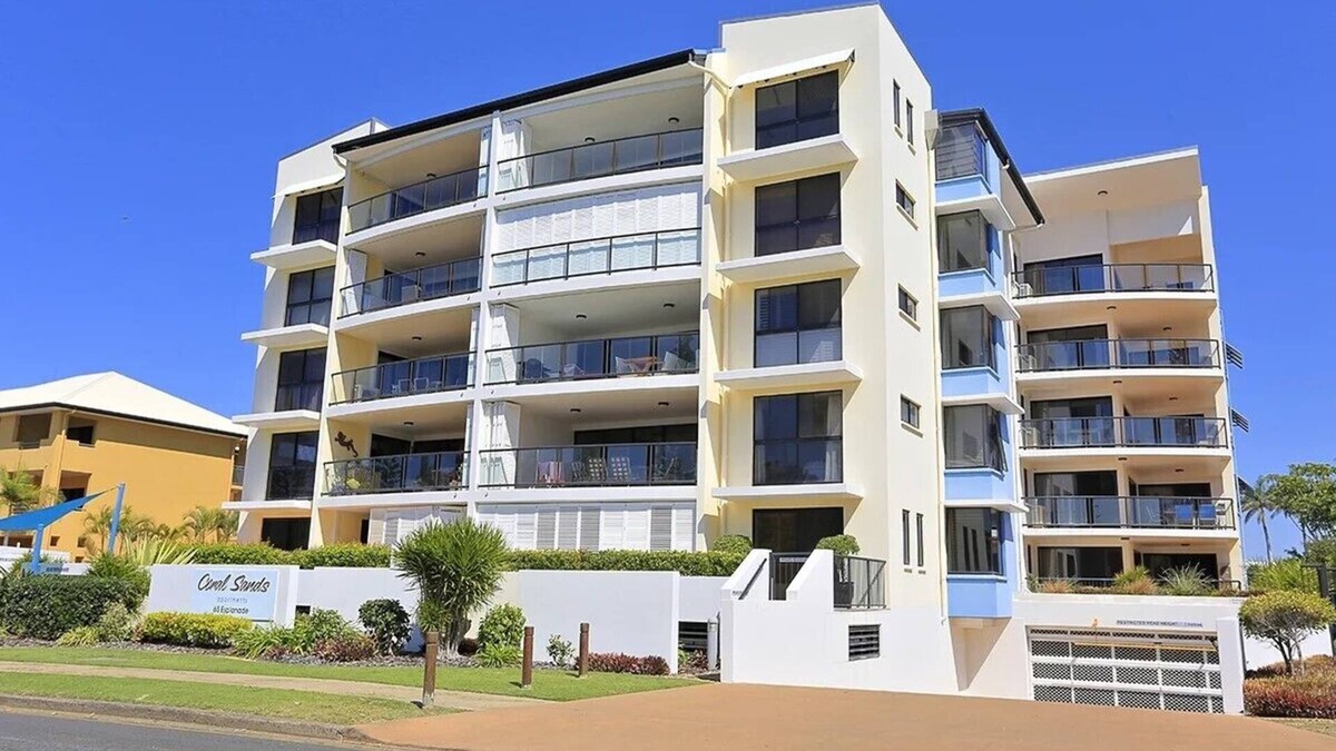 Bargara Apartment | Two Bedroom Ocean View apartment a stones throw from Bargara cafe life