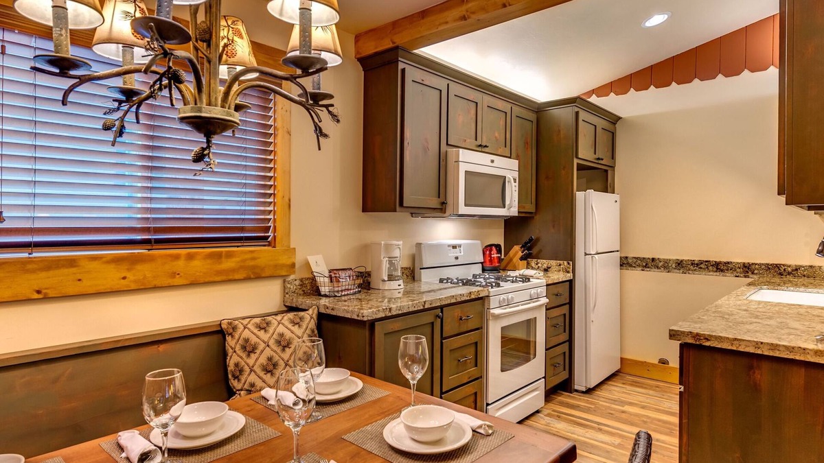 Tahoe Vista Cabin | Two Bedroom Two Bath Cabin
