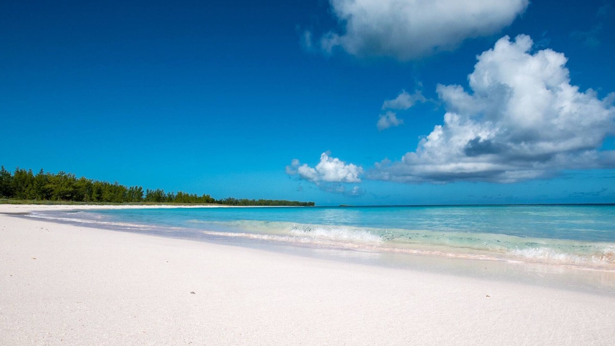 Governor's Harbour House | Two Bedroom with Loft directly on World Famous French Leave Beach