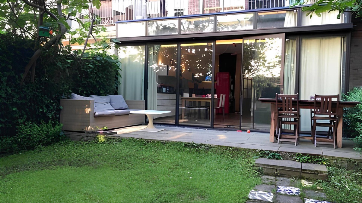 Amsterdam West Apartment | Two-bedrooms apartment walking distance to the city centre