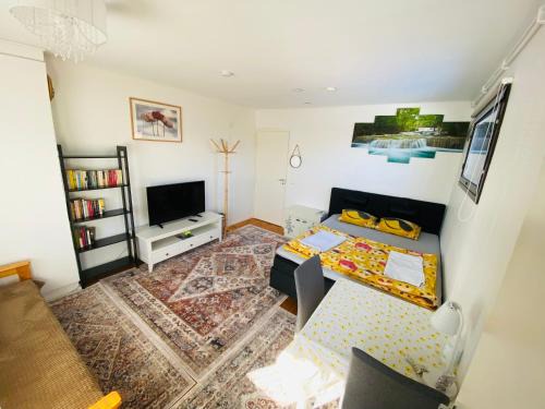 Kotka House | two bedrooms,dining area and bathroom with private entrance