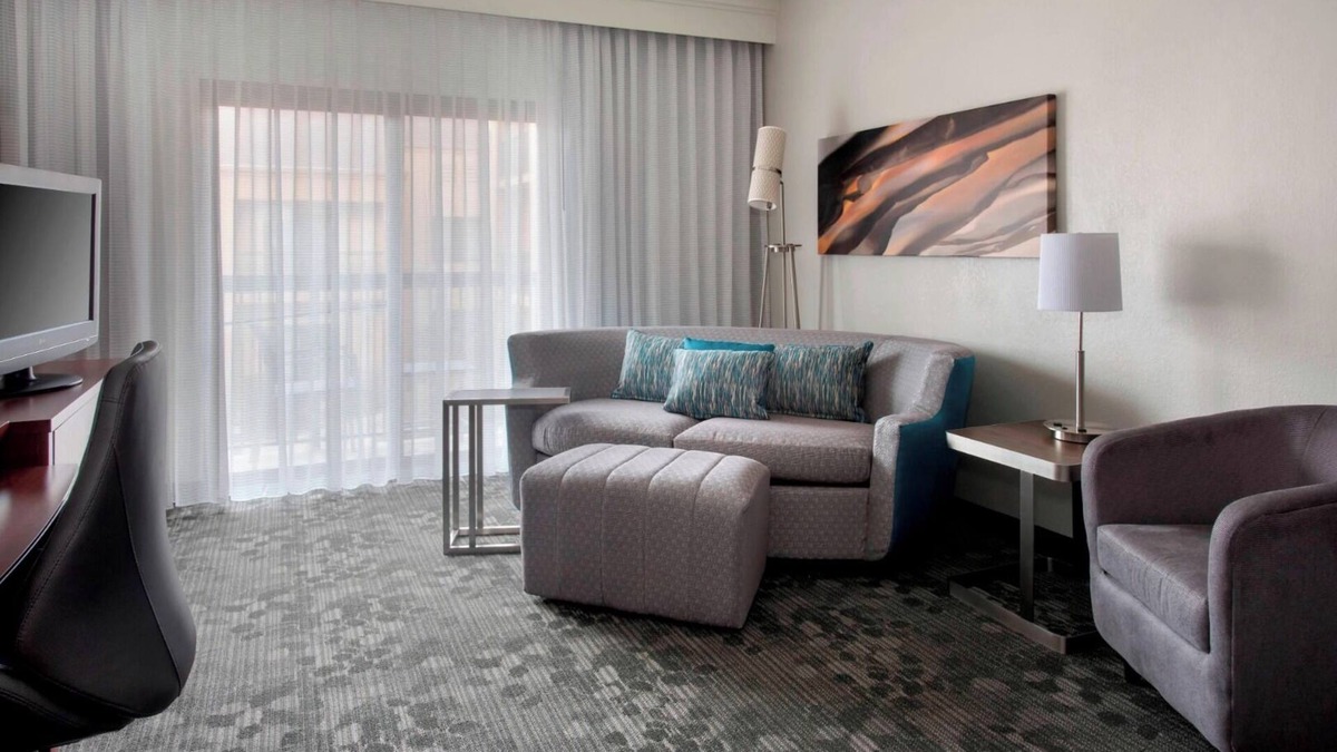 Middletown Hotel | Two Budget Wise Family Rooms w/Relaxing Patio | Pets are Allowed