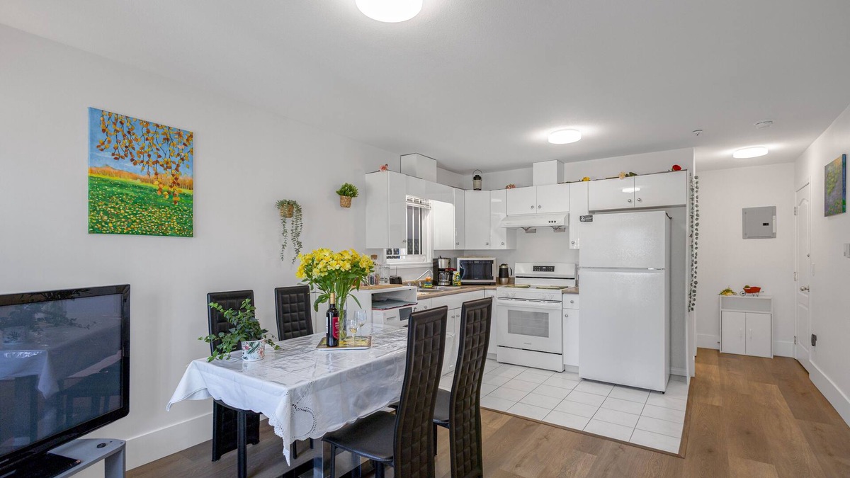 Hastings House | Two Cozy Bedroom Suite near PNE in quiet Neighborhood