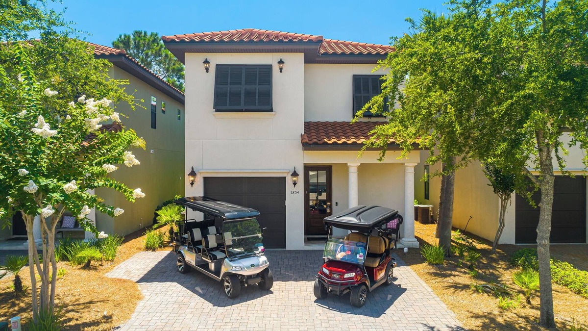 Villa Lago House | Two Golf Carts ~ Golf Course View ~ Private Beach Access