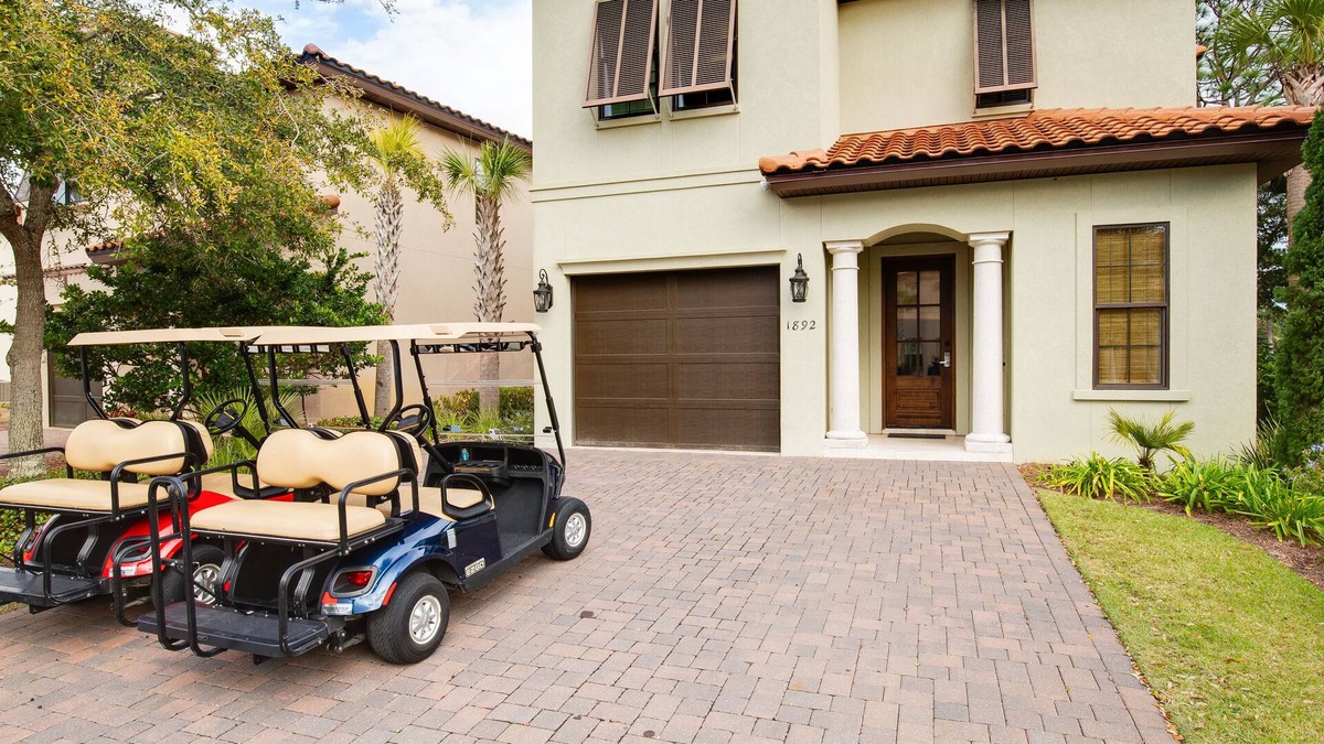 Villa Lago House | Two Golf Carts ~ Golf Course View ~ Community Pool