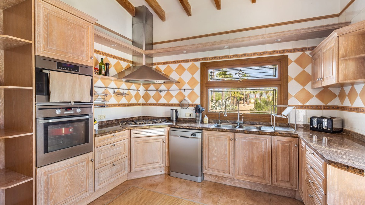 Sencelles Villa | Two houses with 5x10m pool, fast WiFi, BBQ, pizza oven & tennis set in 1.8ha